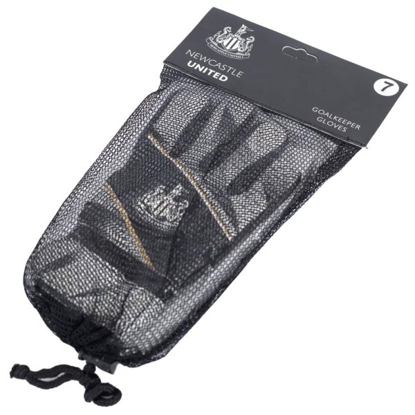 Newcastle United FC Fuse Goalkeeper Gloves Yths - Image 3