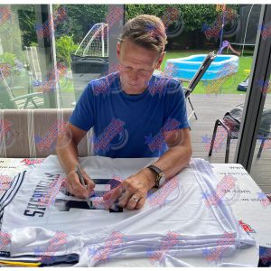 tottenham hotspur fc 1994 sheringham signed shirt (framed)