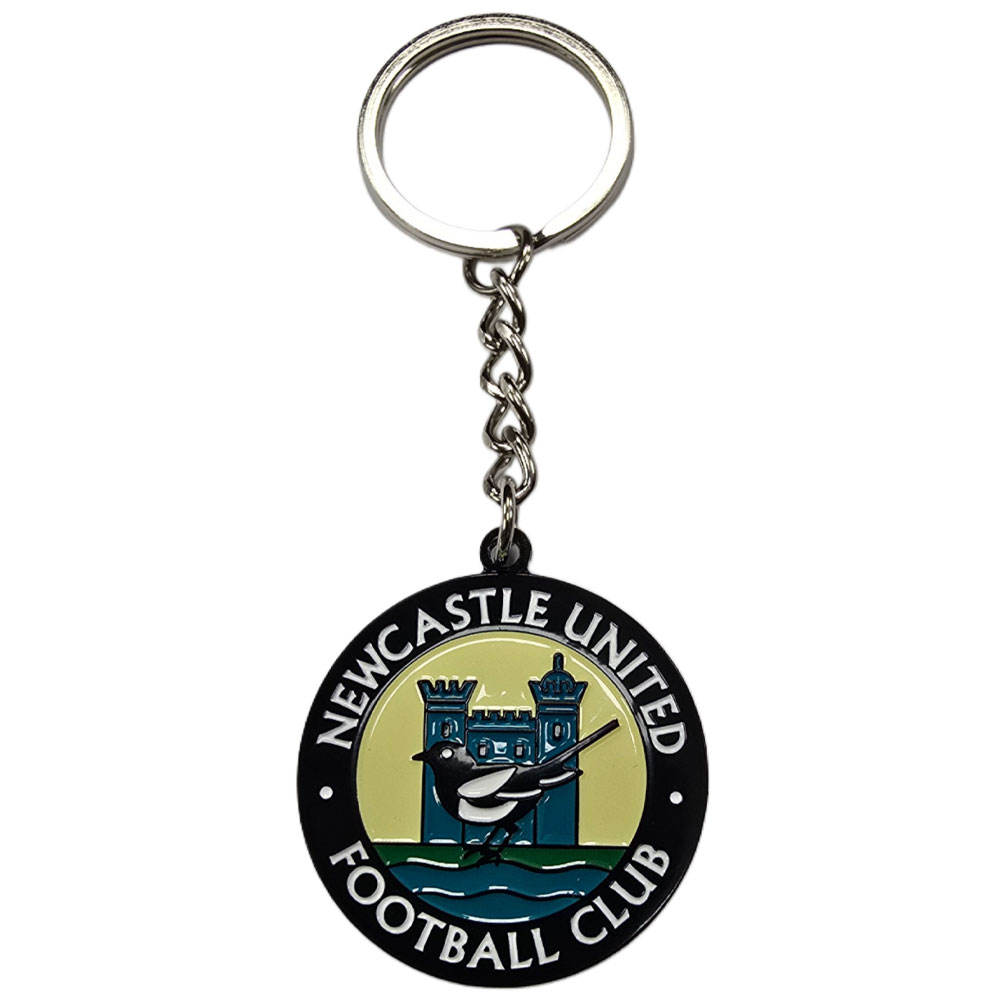 Newcastle United FC Retro 76-83 Crest Keyring & Badge Set - Image 2